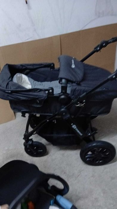 Carro de bebé com ovo e alcofa para venda com pouco uso..