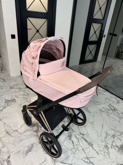 Продамо коляску Cybex Priam Simply Flowers