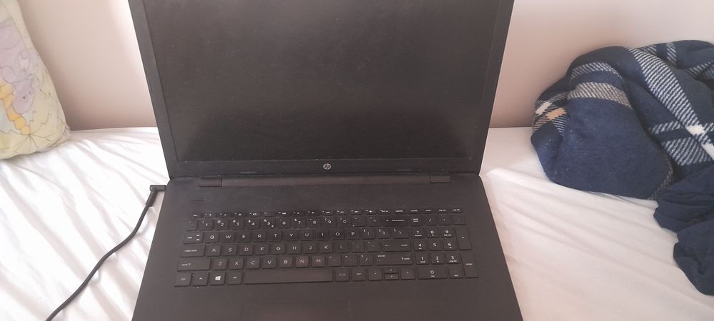 Laptop na sprzedaż