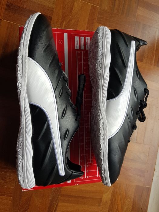 Ténis de Futsal Puma n⁰ 43, em pele, originais e novos na caixa