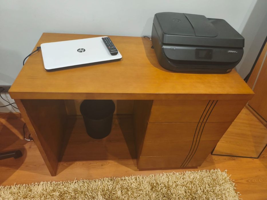 Secretaria com gavetas