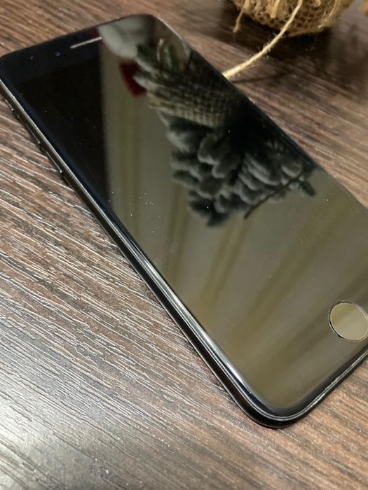 Телефон смартфон Apple iPhone 7  Black