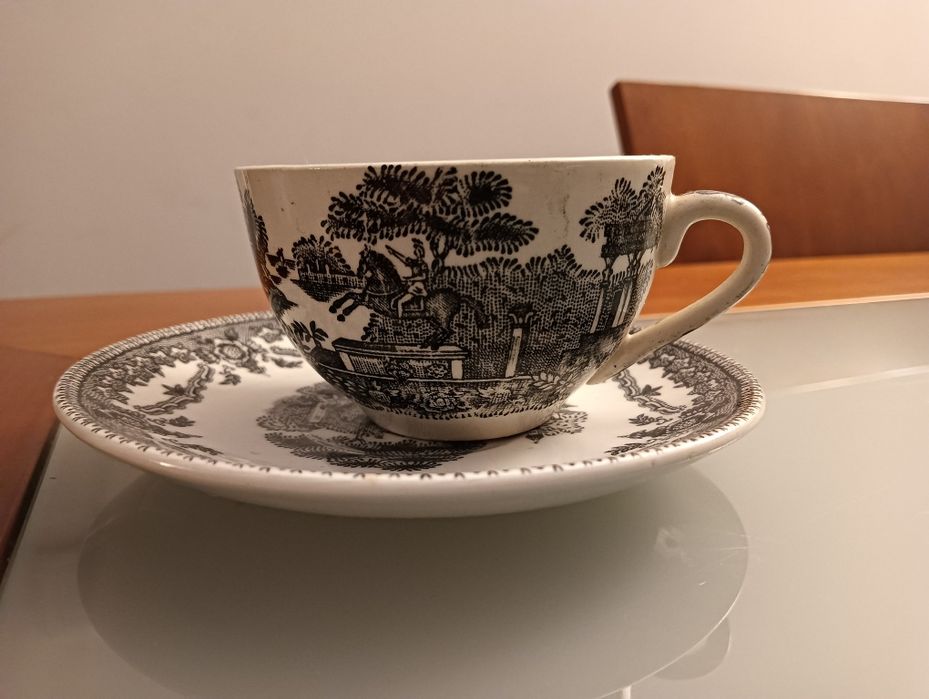 Porcelana Muito Antiga e Rara- Chávena e pires Estátua	GILMAN & C.ta*