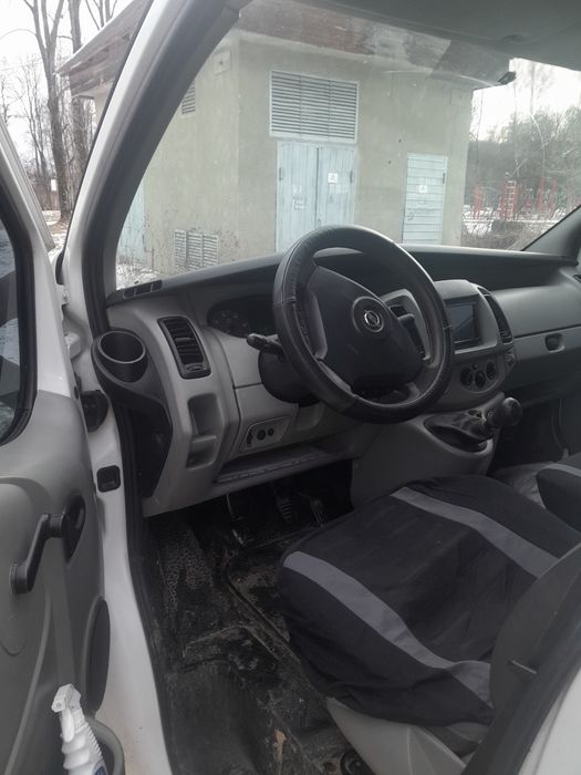 Опель.    Віваро.