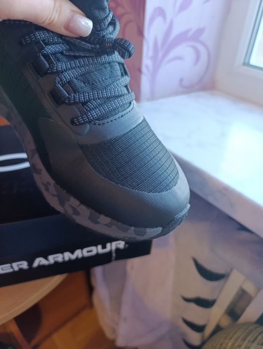 Продам нові кросівки Under Armour  нові