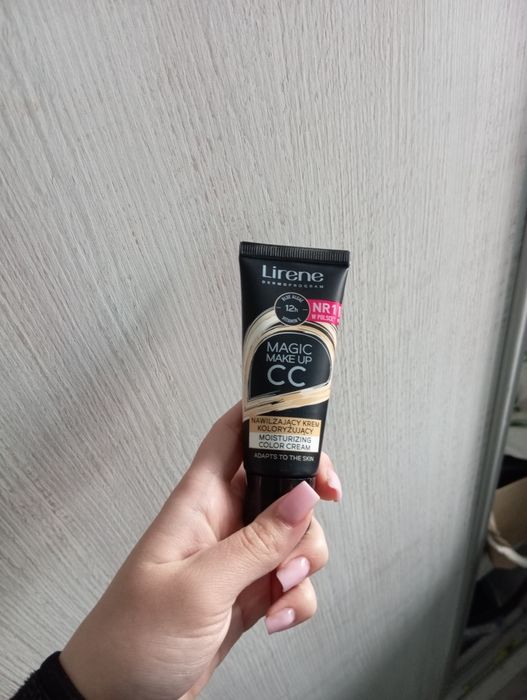 Nawilżający krem do twarzy koloryzujący makijaż makeup podkład tanio