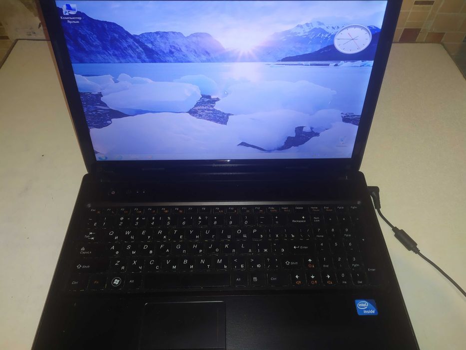 Ноутбук Lenovo G 570 рабочий, блок питания+доки.