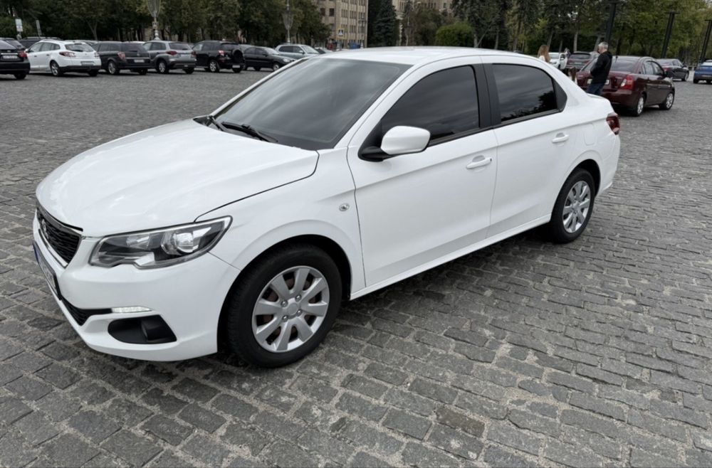 Оренда авто під таксі чи доставку з низькою витратою палива