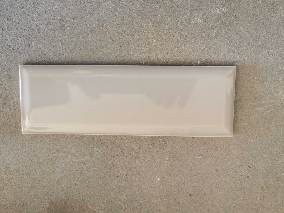 Płytki ceramiczne ścienne szkliwione