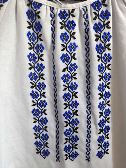 Вишиванка жіноча ручна вишивка на полотні