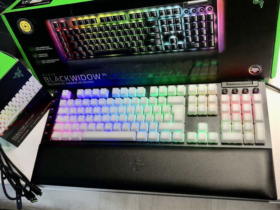 Клавіатура razer blackwidow v4
