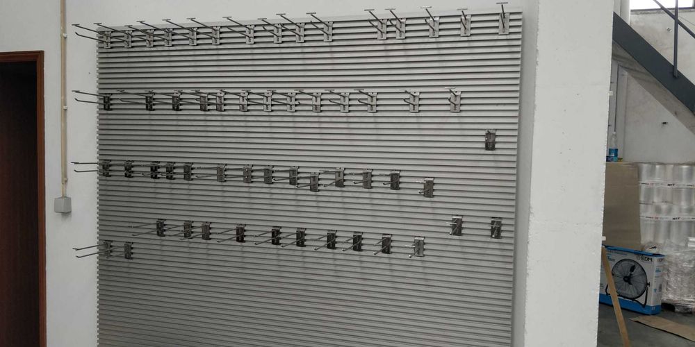 Perfil de Alumínio Multi-Sistema para Exposição de Loja | 2 m | Oferta de Bloqueadores Antirroubo