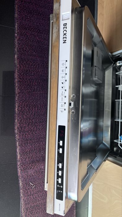 Maquina de Lavar Loiça enquastre BECKEN