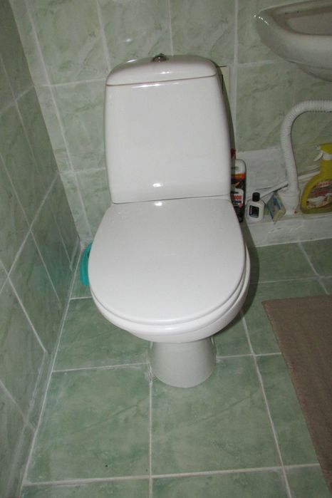 Ст. метро Почайна.  вул. Троїцько-Кирилівська 14