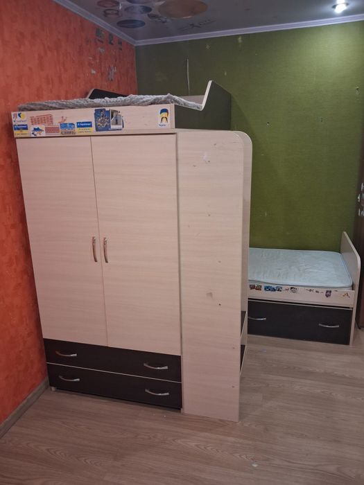 Продам двоярусне ліжко