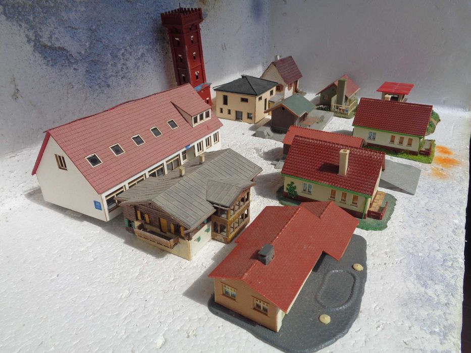 1:160 Lote de 12 construções diversas para pista comboio