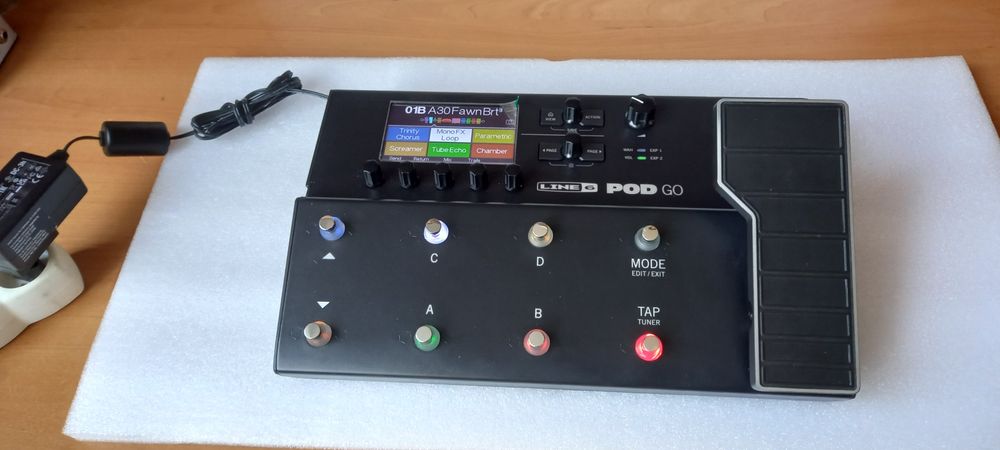 Line 6 Pod Go na gwarancji praktycznie nowy .