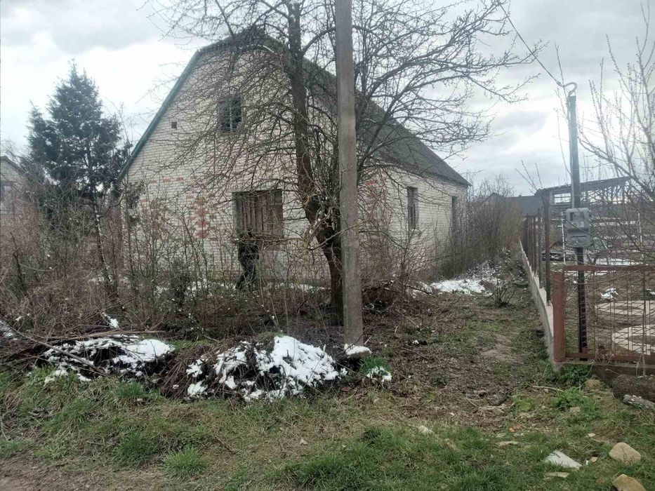 Продам земельну ділянку з недобудованим будинком