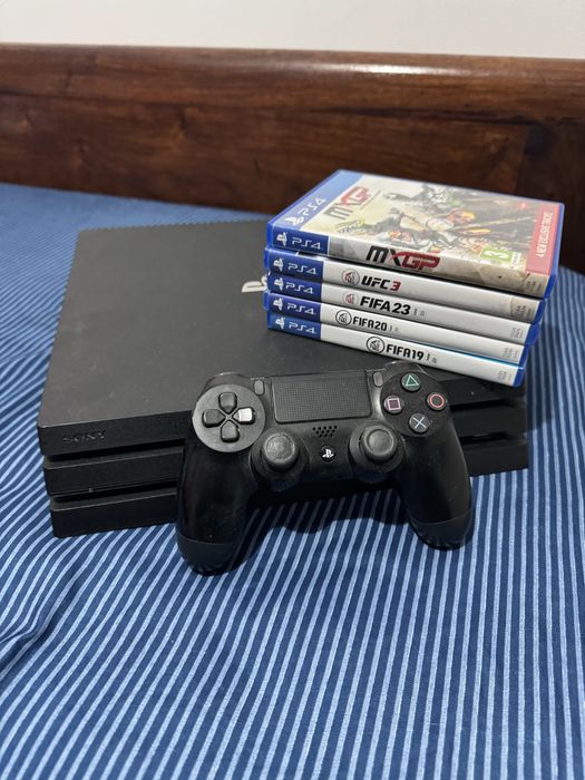 Playstation 4 pro 1TB + 5 jogos