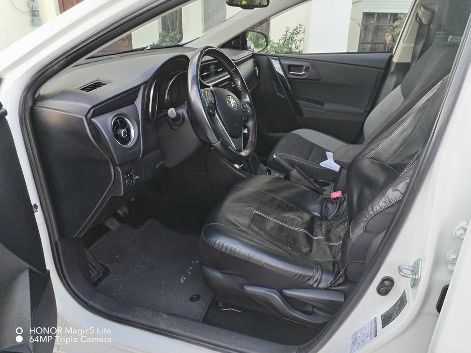 Toyota Auris 2015 com 153503KM