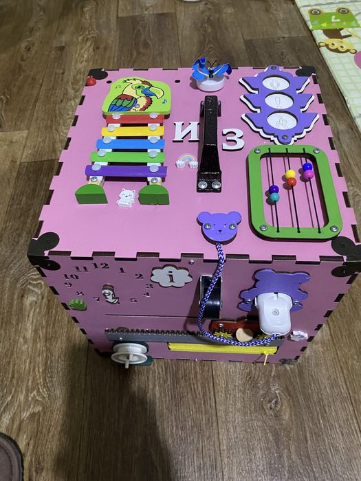 Бізі куб та Ходунки