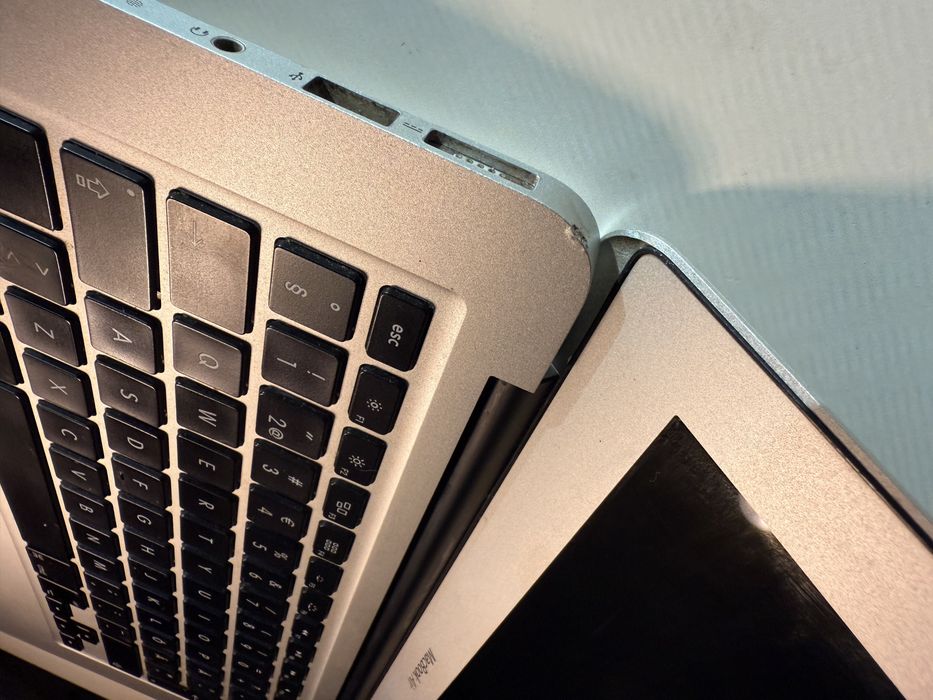 Apple MacBook Air 13” + hardcase