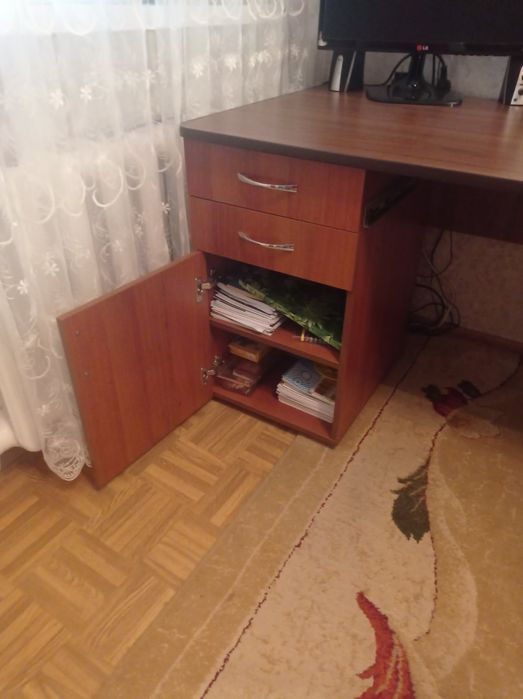 Письмовий стіл в ідеальному стані