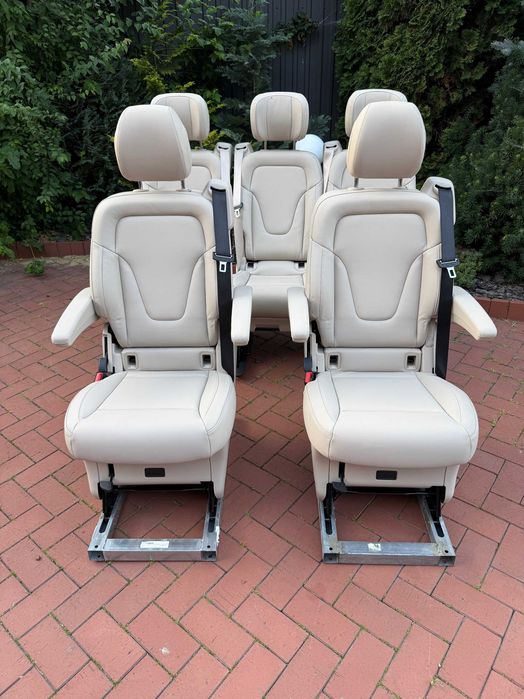 Новий комплект сидінь Mercedes v-клас 447-й кузов, шкіра Nappa, 2025 рік. Максимальні трансформери мають два порти швидкісної зарядки USB Type-C.