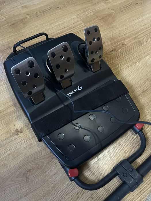 Volante Logitech G29 e pedais + PlaySeat Recolhível