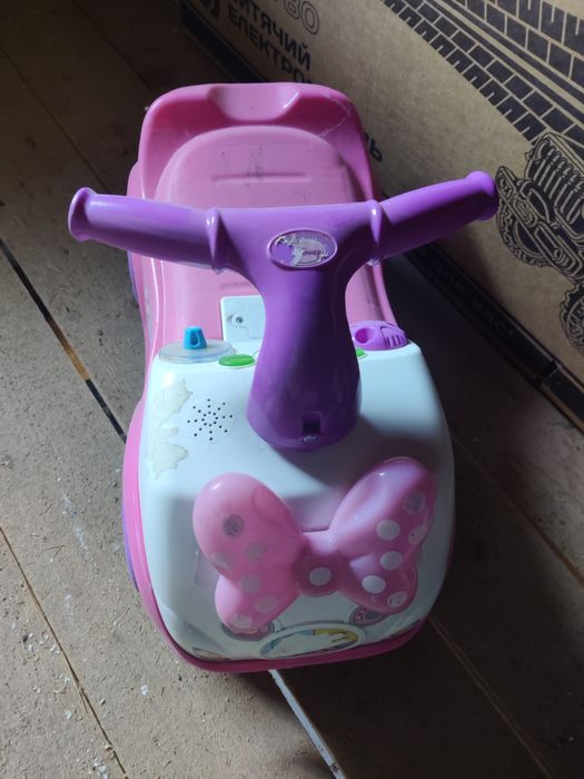 Толокар машинка для дівчинки