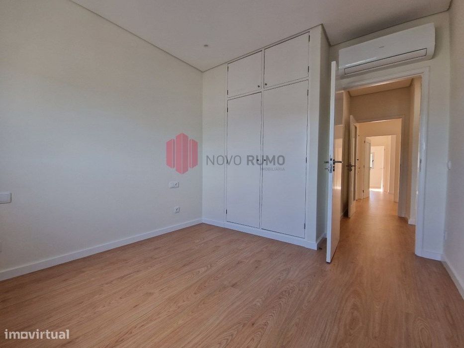 Apartamento T4 para arrendar.