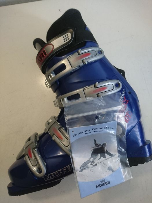 Новые горнолыжные ботинки с сумкой  Munari Mix 677