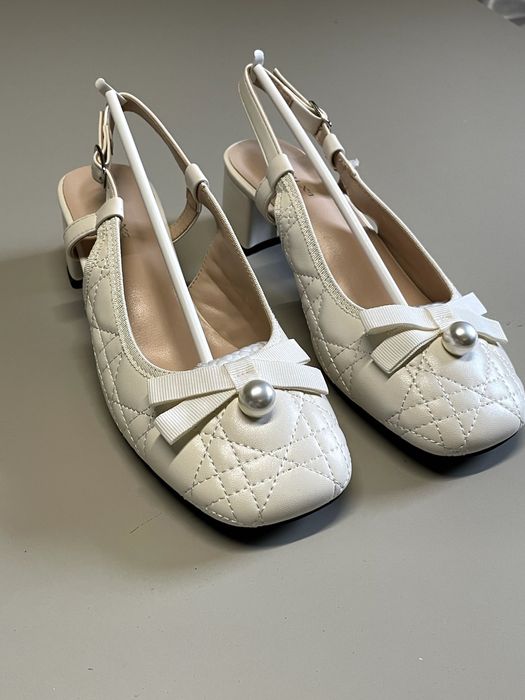 Białe czółenka na wzór Dior Ballet Slingback Pump (rozmiar 37) (2532)