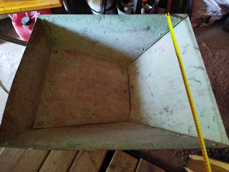 Тачка металлическая строительная