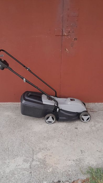 Продам  газонокосарку бу