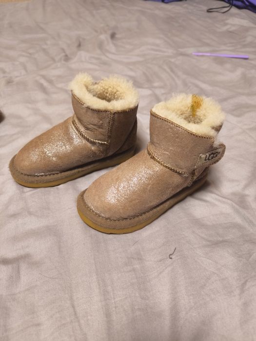 Продам детский угги в хорошем состоянии