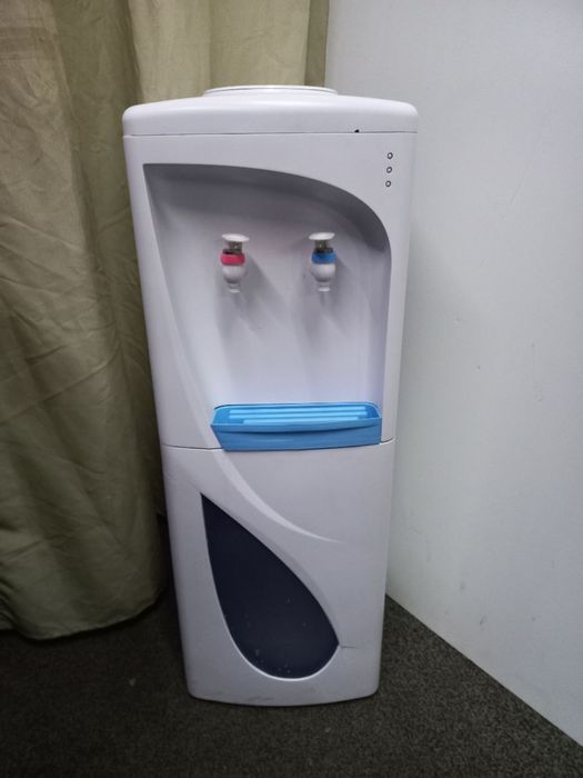 Кулер для води Crystal