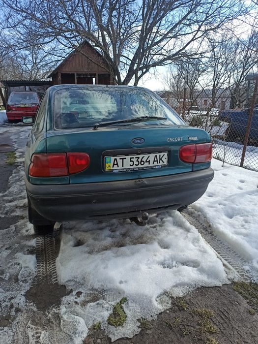 Бампер Ford escort 95-00р. По запчастинах