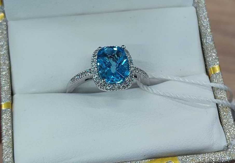 Золотое кольцо 585 проба Бриллианты Топаз Размер 17.25 Сертификат