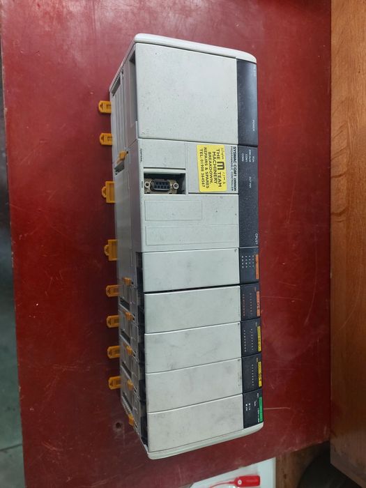 Autómatos e consolas omron usados