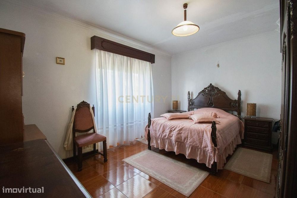 Apartamento T3 + G em S. Martinho do Bispo