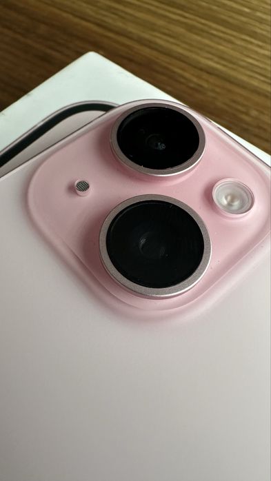Iphone 15 różowy