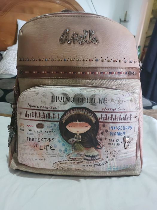Mochila Anekke como nova