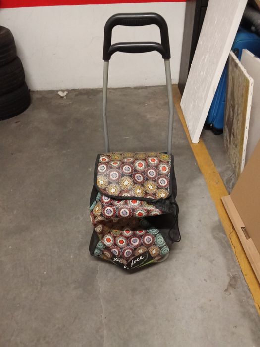 Trolley compras em bom estado