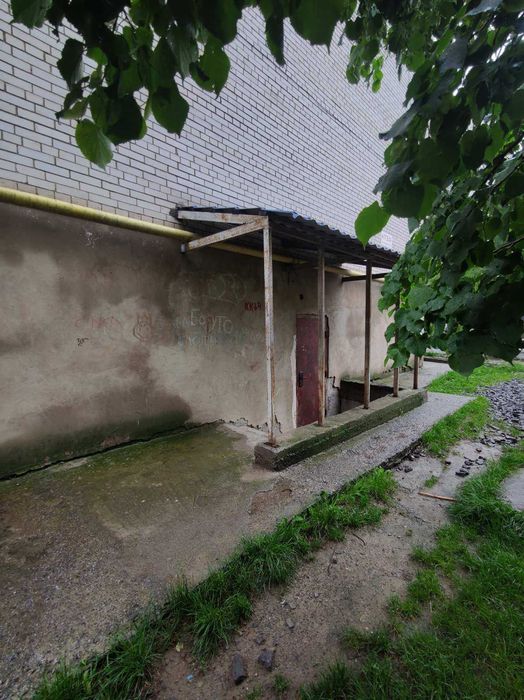 Продаж комерційного призначення в житловому будинку