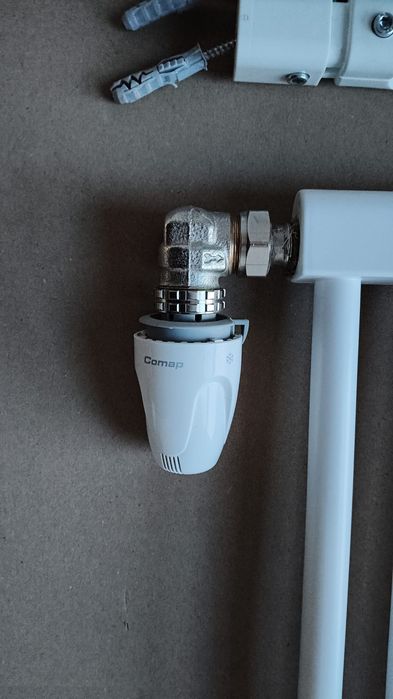 Grzejnik Nowy do łazienki biały rozstaw 50 cm