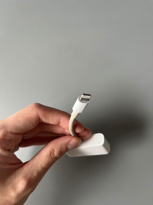 Apple Lightning to VGA Adapter - MD825ZM