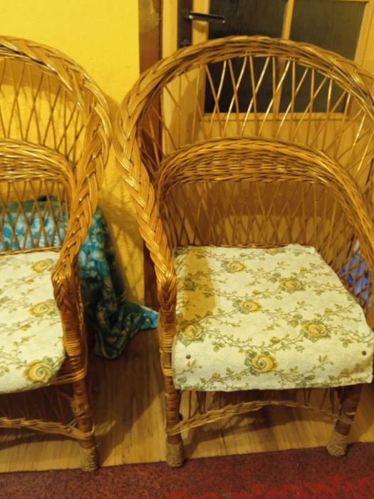 Продам комплект класичної плетеної меблі