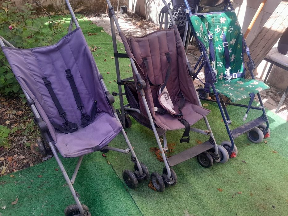 Vendo 3 carrinhos de passeio ( tipo bengala) 5 € cada