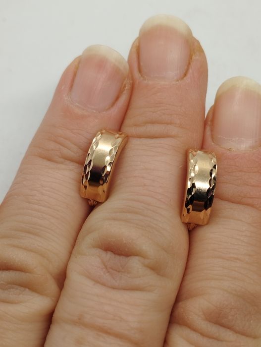 Золотые сережки 1.33 грамма